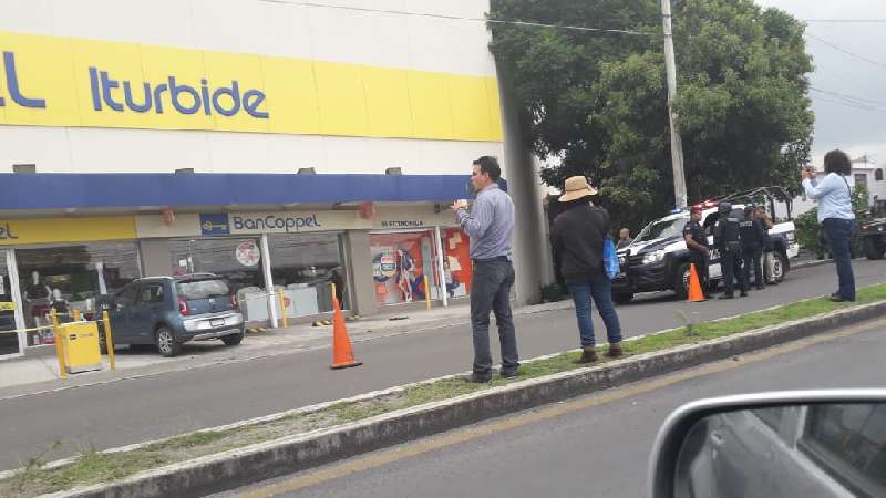 Comando armado roba Coppel de Zacatelco