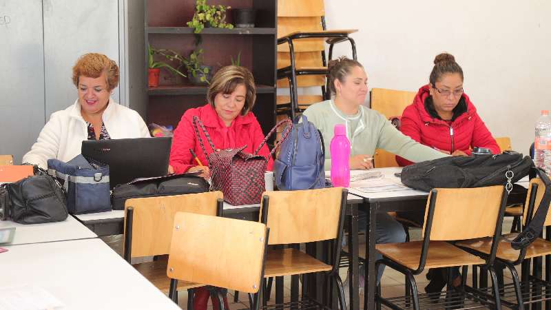 Preparan docentes tlaxcaltecas ruta de mejora de escuela