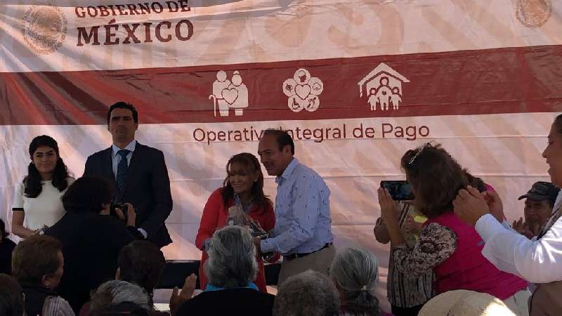 Entregaron en Zacatelco apoyos para tercera edad