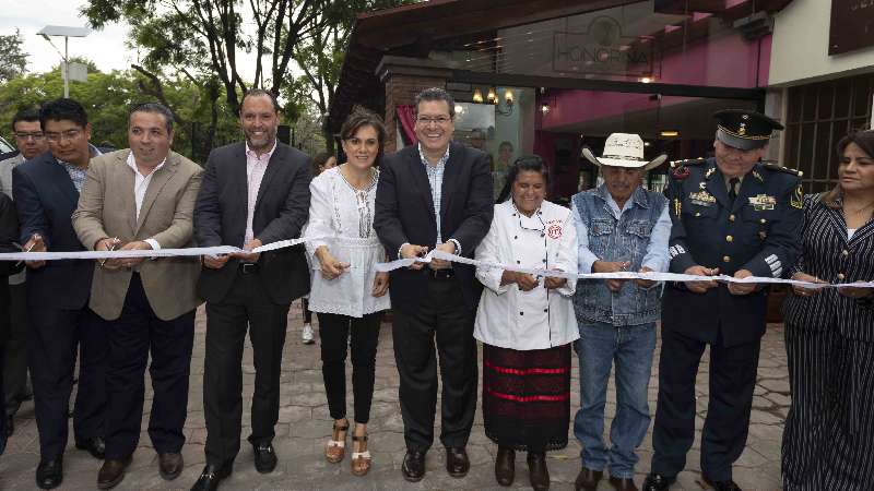 Mena inaugura restaurante de Honorina, campeona de Masterchef