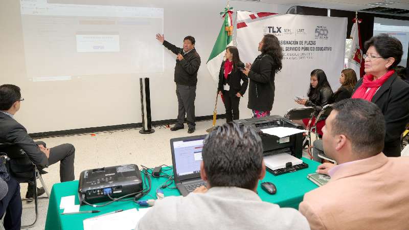 Entrega SEPE-USET plazas a docentes de educación básica