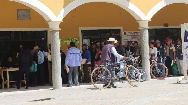 Sorprende a campesinos candados en convocatoria de Xaloztoc