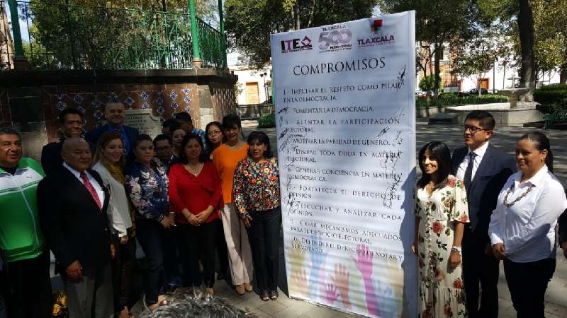 Firman compromisos de fomento electoral comuna de Tlaxcala e ITE