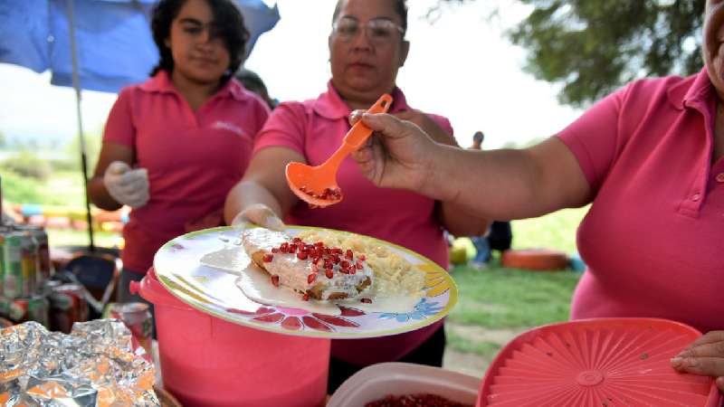 Realizan festival del chile en nogada en Acuitlapilco