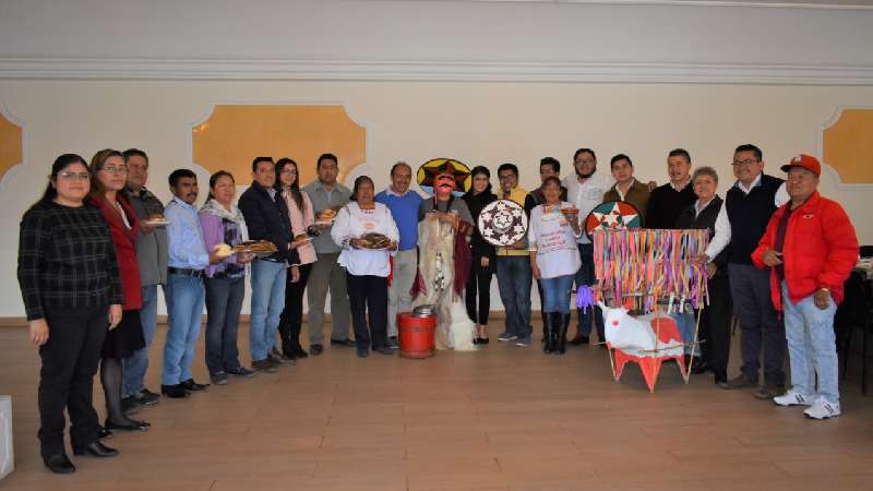 Pan con helado y chivarrudos de Zacatelco al congreso del estado 