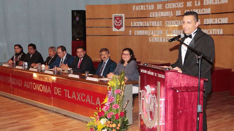 Egresó la UATx a nuevos profesionistas en materia educativa