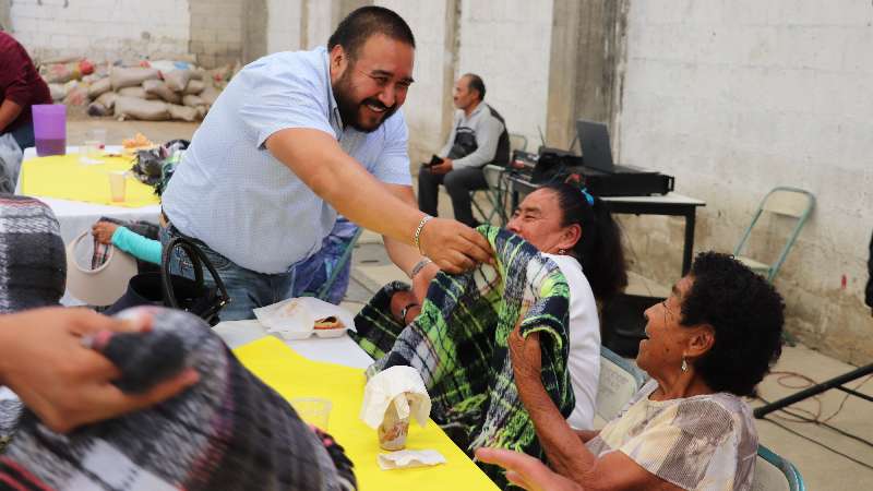 Celebra Xicohtzinco a más de 1,000 abuelitos en su día