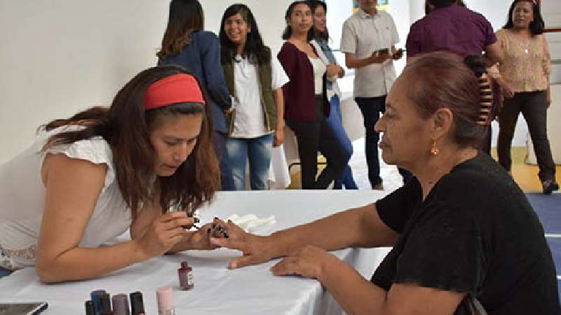 Celebran día del abuelo en Zacatelco 