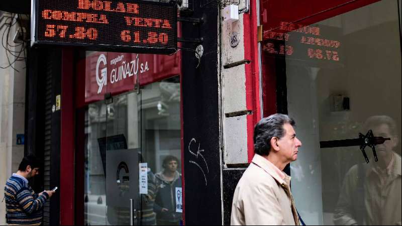Argentina refuerza control de cambios ante crisis