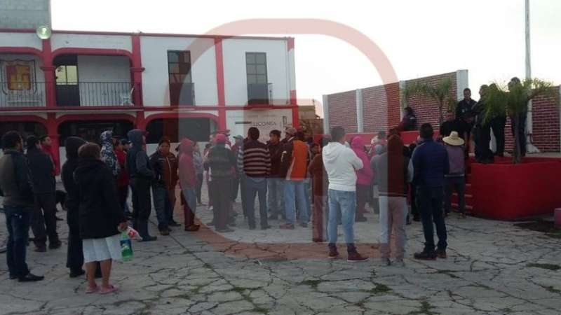 Otro intento de linchamiento en Xochitecatitla, retienen a hombre