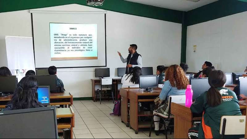 Orienta ITJ a estudiantes del Cecyte en Huactzinco 