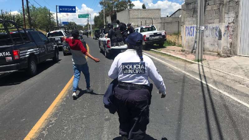 Rescatan a hombre en Xochitecatitla para evitar linchamiento