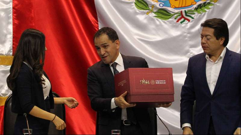 López Obrador aumenta el gasto en Pemex y en seguridad