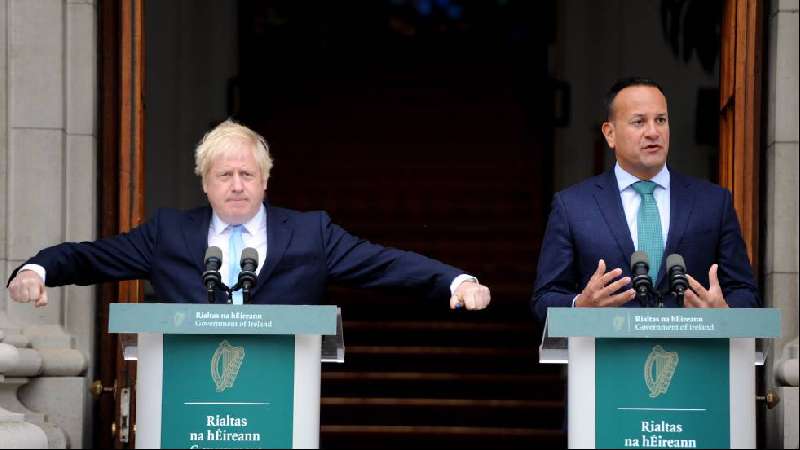 El primer ministro irlandés advierte a Johnson