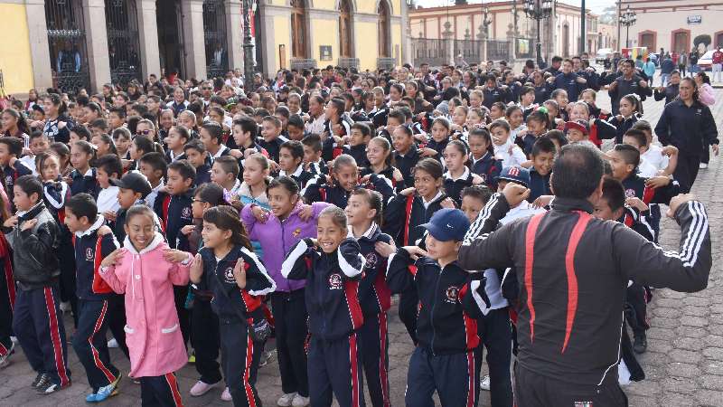 Participan más de 80 mil personas en programas del IDET