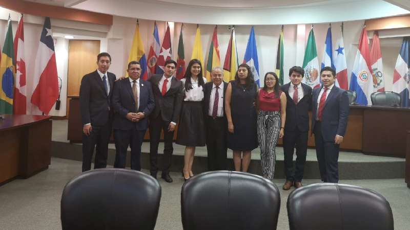 Visitan alumnos y catedráticos de la UATx la Corte Interamericana