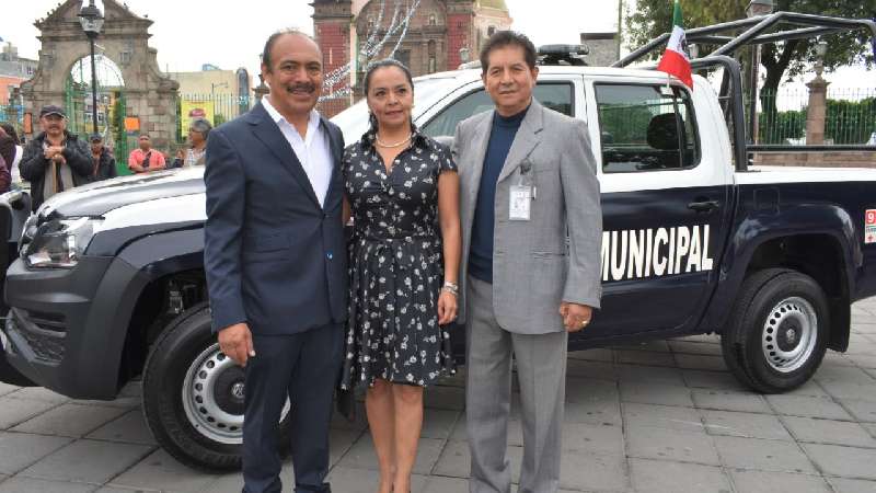 Entrega Presidente municipal de Zacatelco Nueva patrulla 