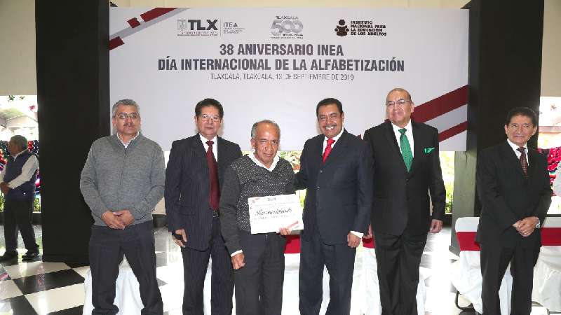 Reconoce secretario educación trayectoria de trabajadores de ITEA