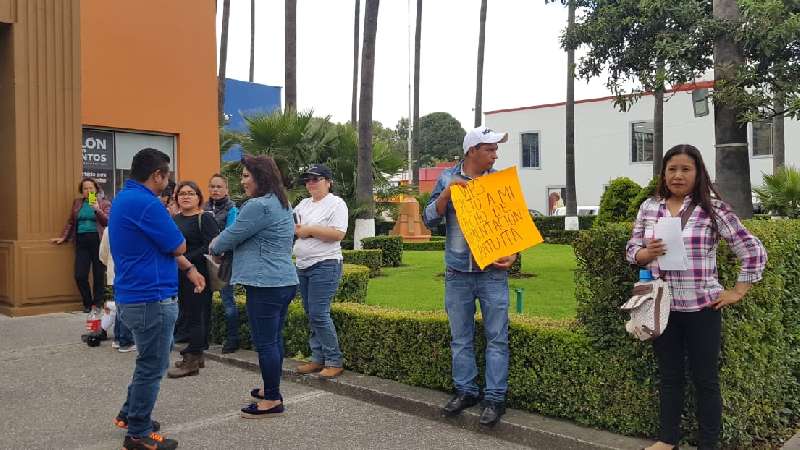 Protestan trabajadores de Vips por violaciones a sus derechos