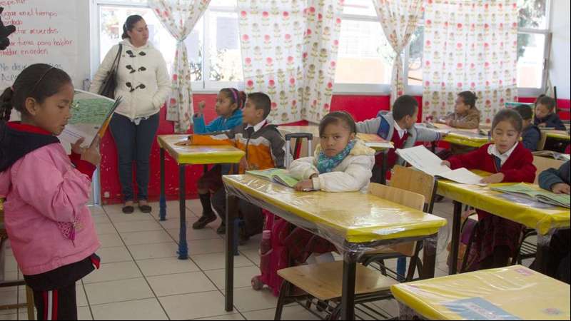 SEPE y Conafe entregan útiles escolares a alumnos de escuelas