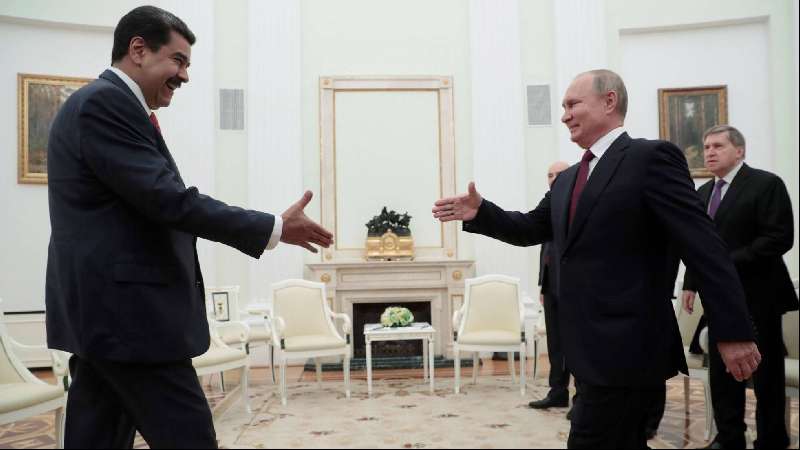 Maduro inicia su visita a Rusia para apuntalar el apoyo de Putin