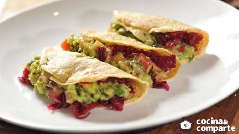 Tacos de jamaica con guacamole