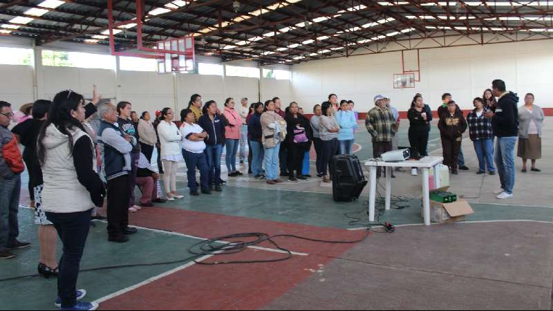 Apoya edil de Ixtacuixtla cloración de agua en escuela