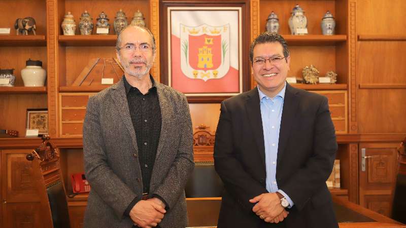 Presentan a Mena proyecto de inversión de granjas Carroll