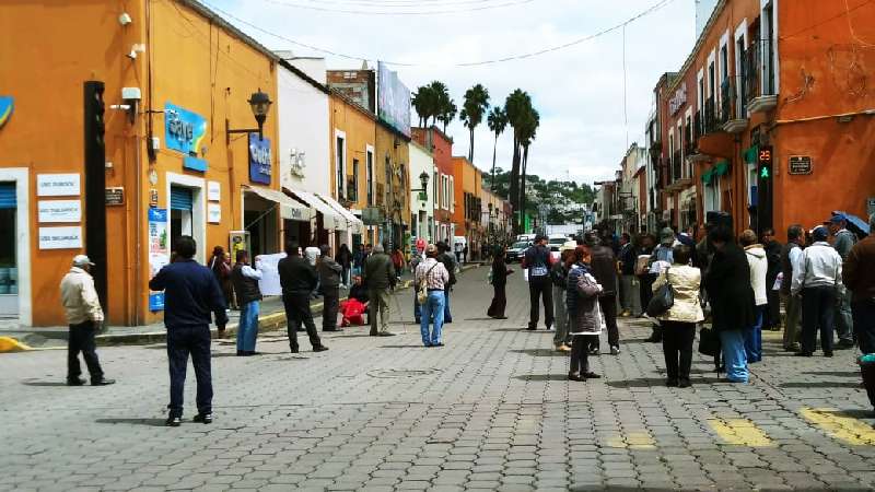 Jubilados bloquean calles para que escuchen sus demandas