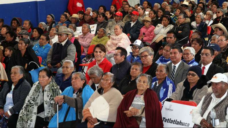 Encabeza Sandra Chávez inicio de caravana día del adulto mayor