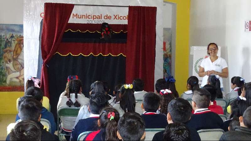 Niñas y niños de Xicohtzinco en curso para evitar el bullying