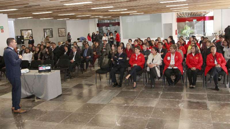 Encabeza Sandra Chávez conferencia 