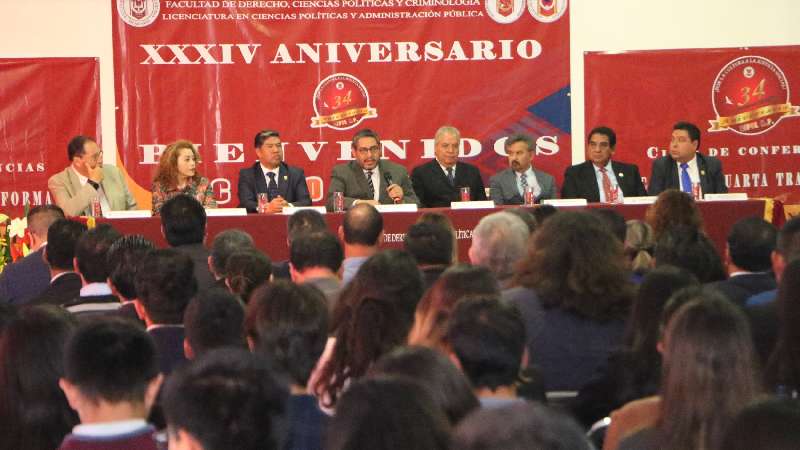 Cumple Ciencias Políticas y Administración Pública XXXlV años 