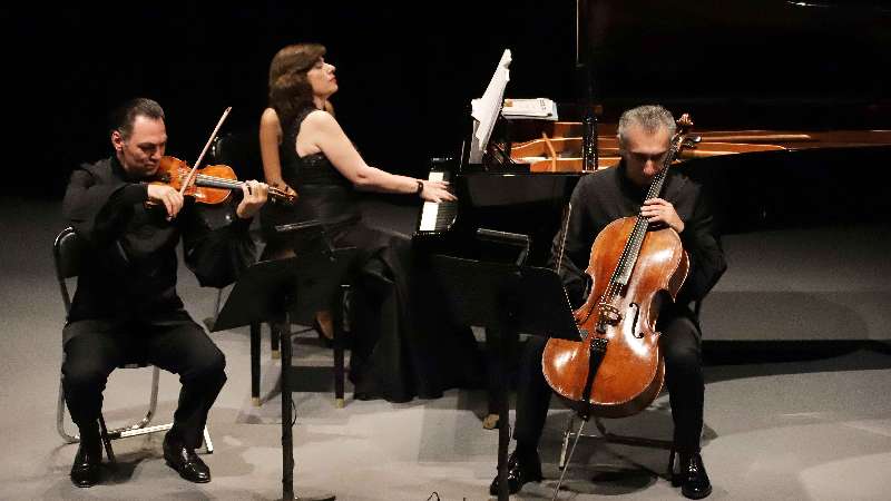 Con concierto de Kachaturian Trío de Armenia inicia Cervantino