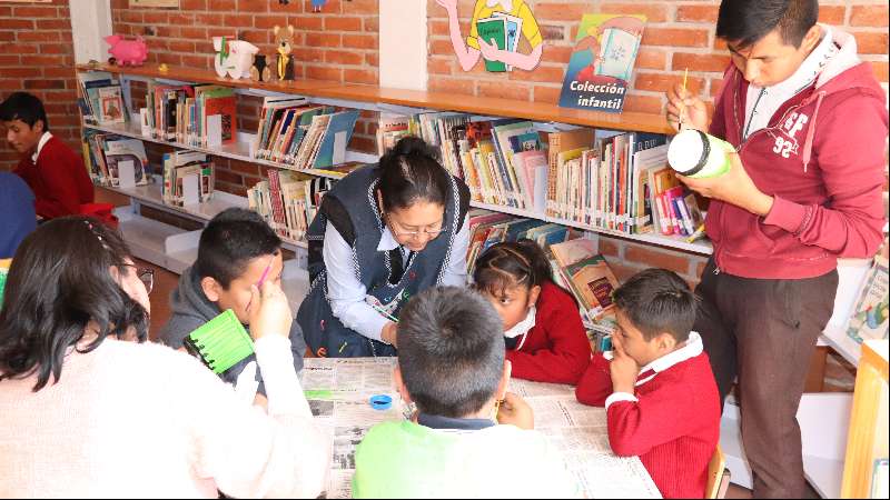 Disfrutan alumnos CAM 16 su visita a la Biblioteca de Xicohtzinco