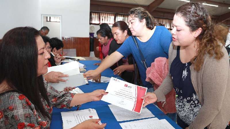 Actualiza SEPE permanentemente a docentes con diplomados y cursos