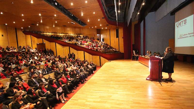 Celebra la UATx 20 años de formar a Licenciados en Nutrición