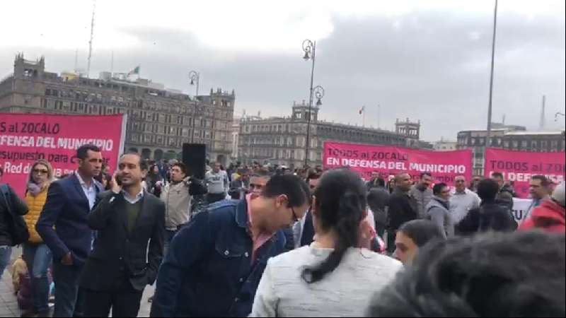 Alcaldes de Tlaxcala protestan en CDMX