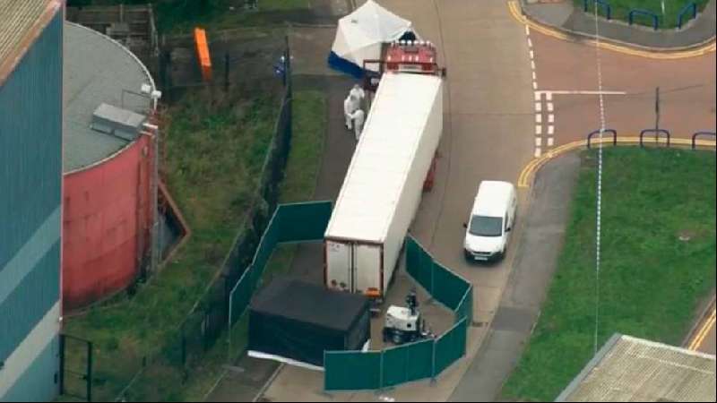 La policía británica halla 39 cadáveres en un camión 