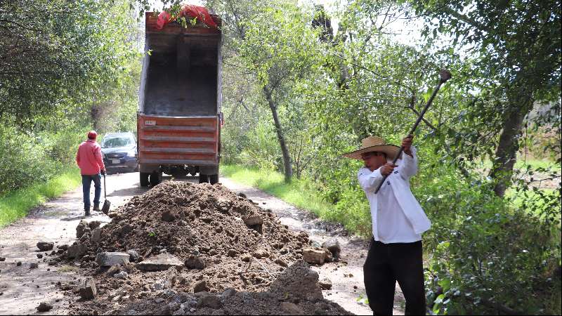 Coordinan Xicohtzinco la rehabilitación de casi 1 km de camino 