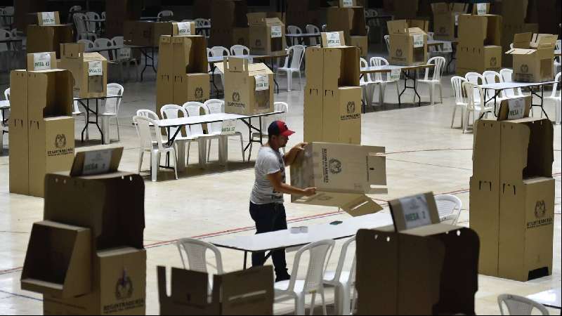Las elecciones locales en Colombia miden el desgaste del uribismo