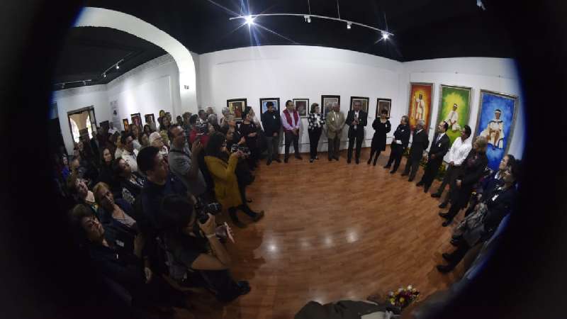 Inaugura Obispo de Tlaxcala exposición Colores entre el Cielo 