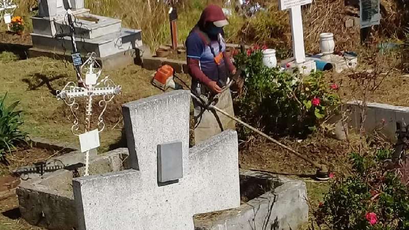 Intensifica comuna de Tlaxcala trabajos de limpieza en panteones