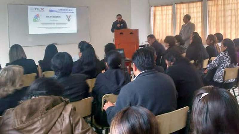 Participan docentes en conferencia líderes de excelencia