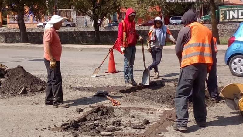 Refuerzan programa de bacheo en la capital