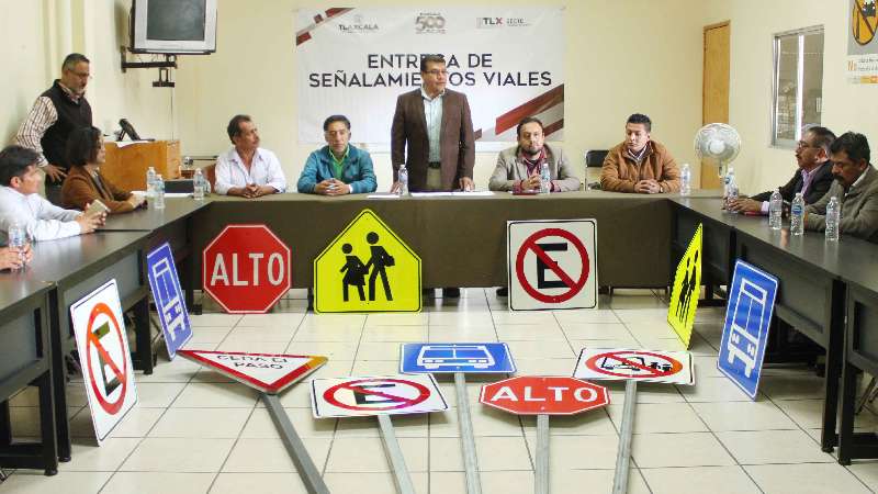 Entrega Secte 120 señalamientos viales a municipios y comunidades