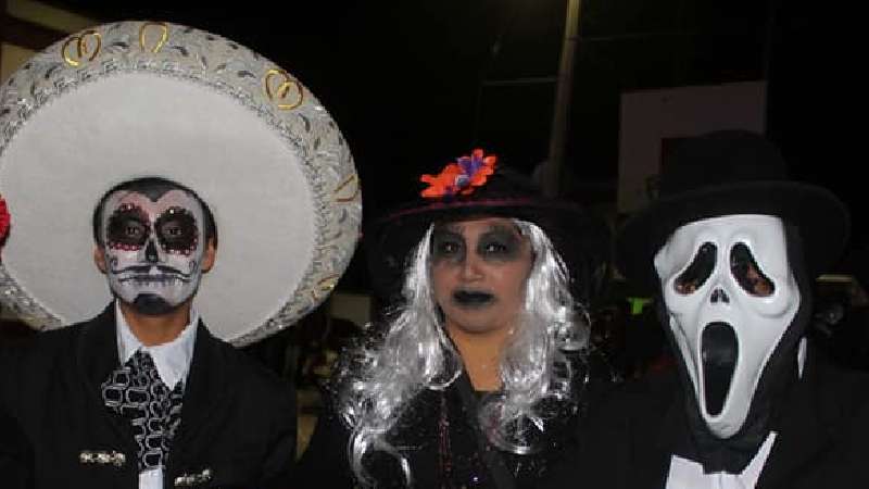 Tocatlán rescata tradiciones alusivas al Día de Muertos