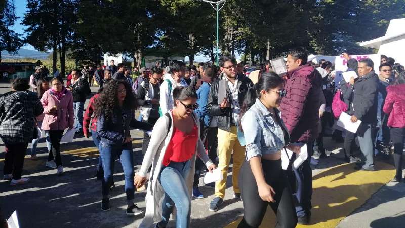 Aspirantes aplican examen sin contratiempo para beca 