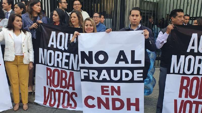 Minerva Hernández protesta en la cámara por caso de CNDH 