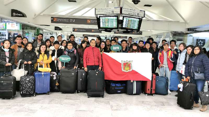 Inician becados tlaxcaltecas estancia académica en Chicago